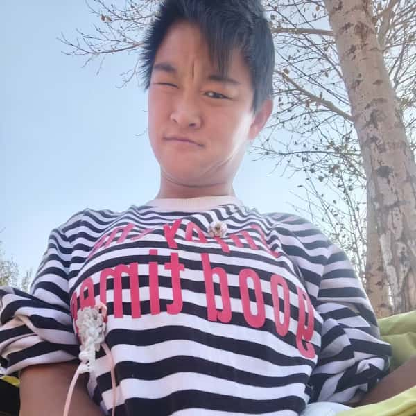 内蒙古24岁单身美女真诚找对象-自贡征婚相亲网
